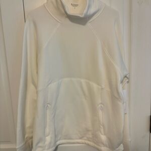 White women’s Athleta pull over. new with tags.